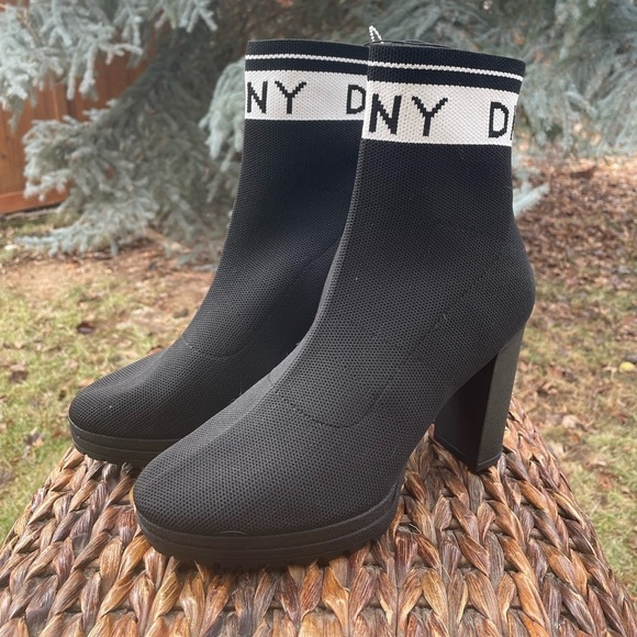 DKNY Women's Black Tessa Knitted Monogram Ship on Platform 4” Heel Ankle Boots - Picture 5 of 12